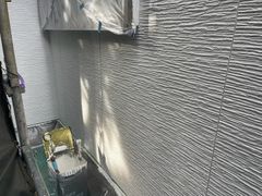 外壁下塗り途中