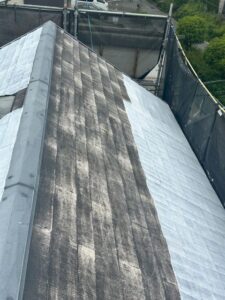 屋根 下塗り途中