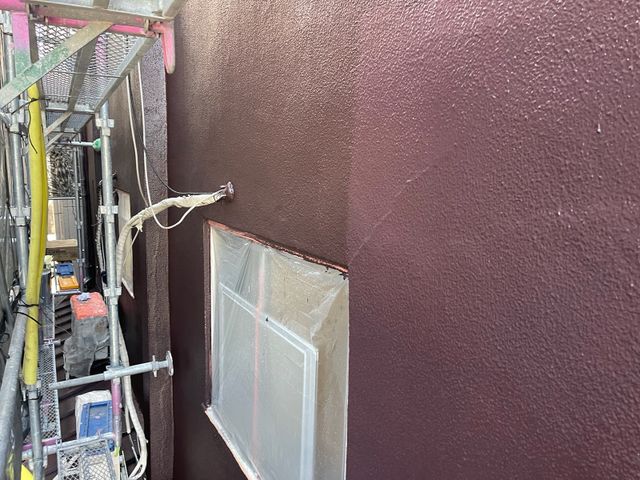 外壁　上塗り途中