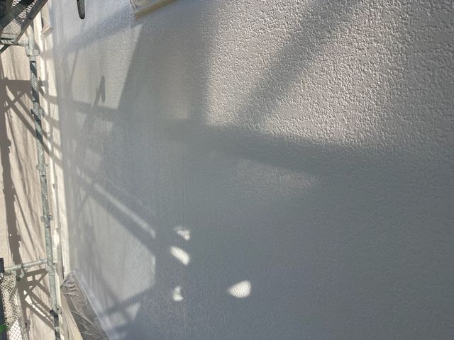 外壁　上塗り途中