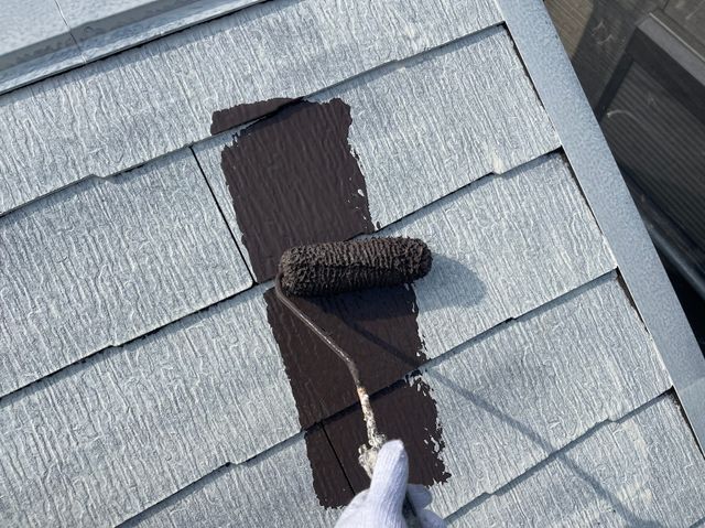屋根　中塗り手元