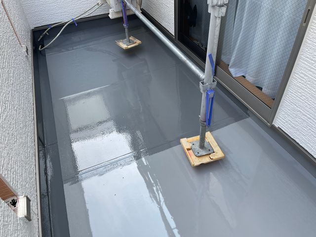 バルコニー　上塗り途中