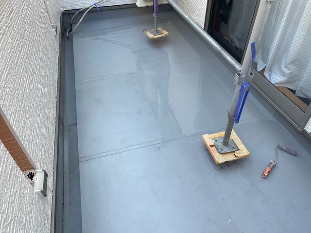 バルコニー　中塗り途中