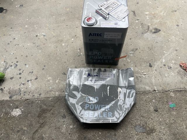 外壁　使用後塗料缶　下塗り材