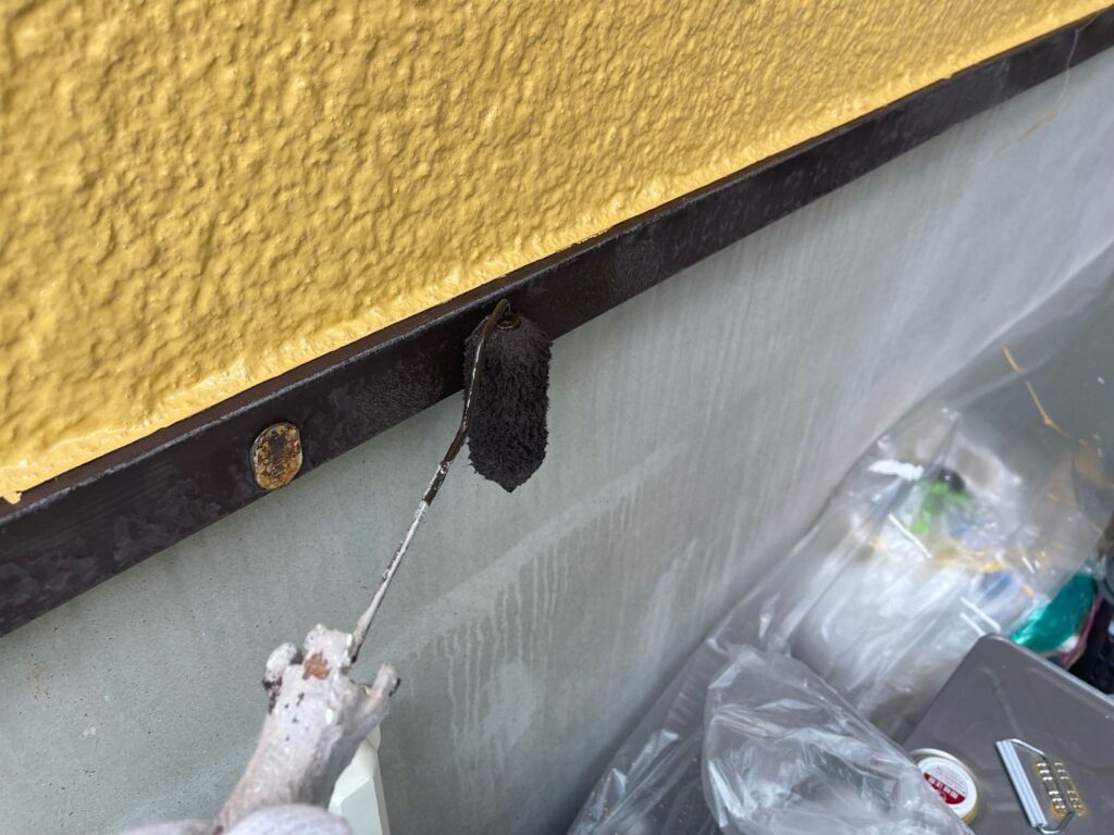 水切り 付帯部塗装 手元