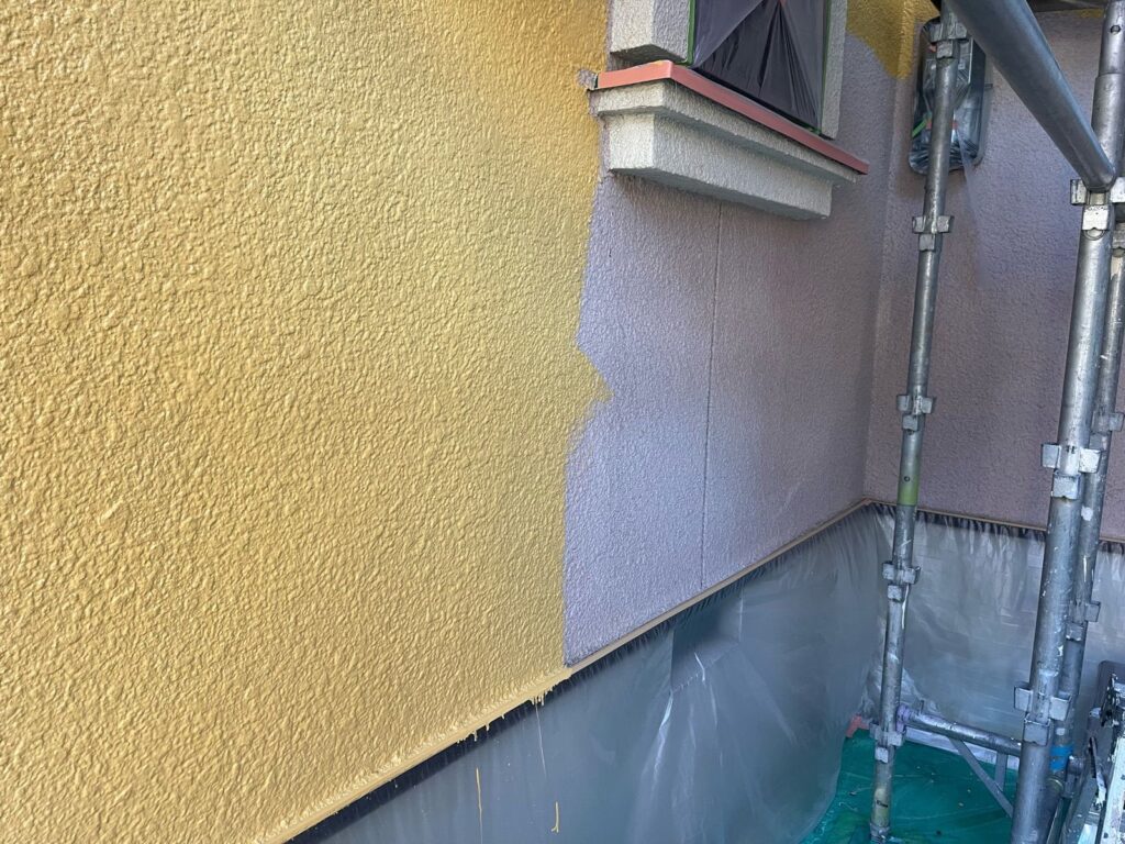 外壁 下塗り途中
