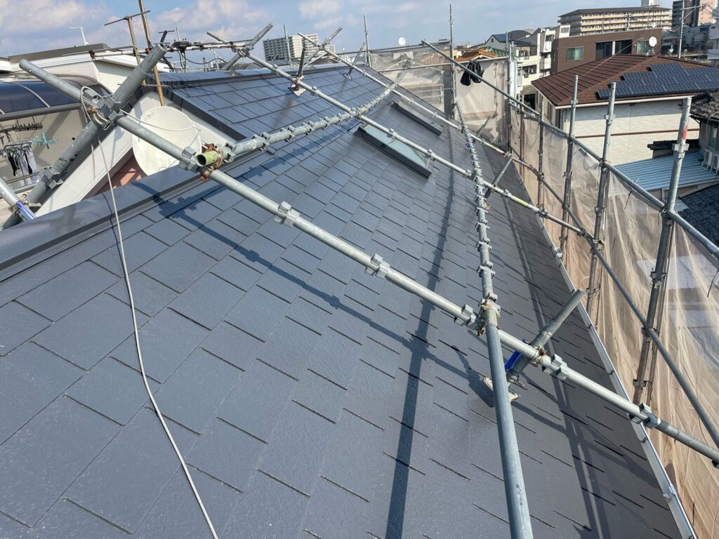 屋根 上塗り2回目 途中