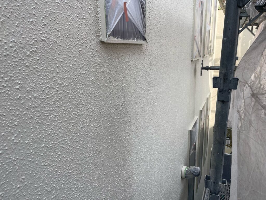 外壁 上塗り途中