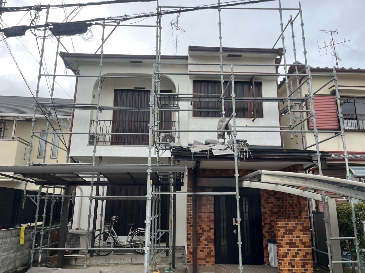 足場組立途中