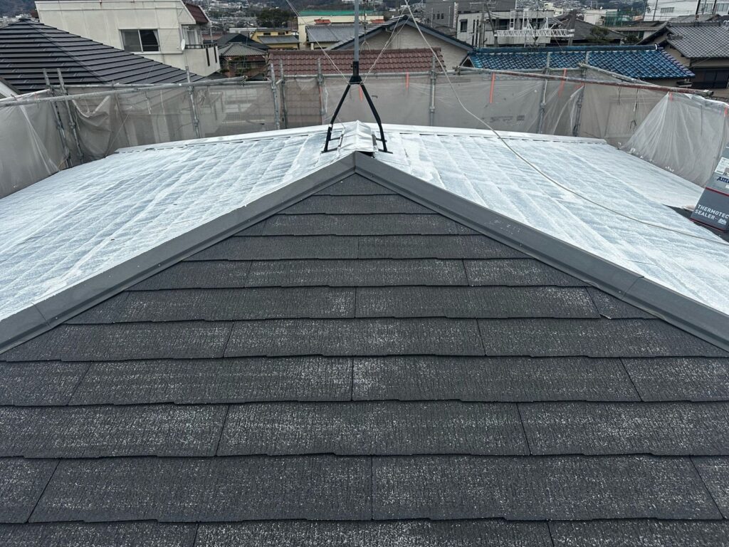 屋根 下塗り途中