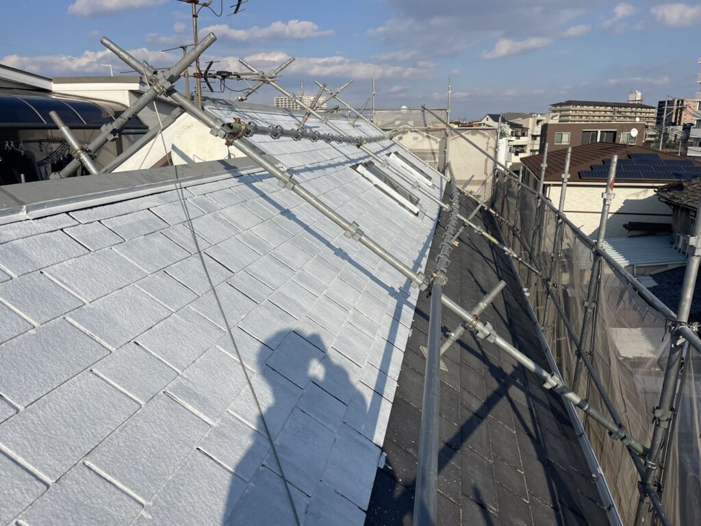 屋根 下塗り途中
