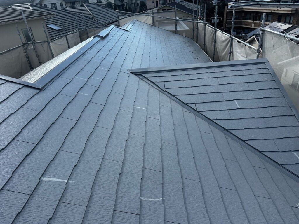 屋根 上塗り途中