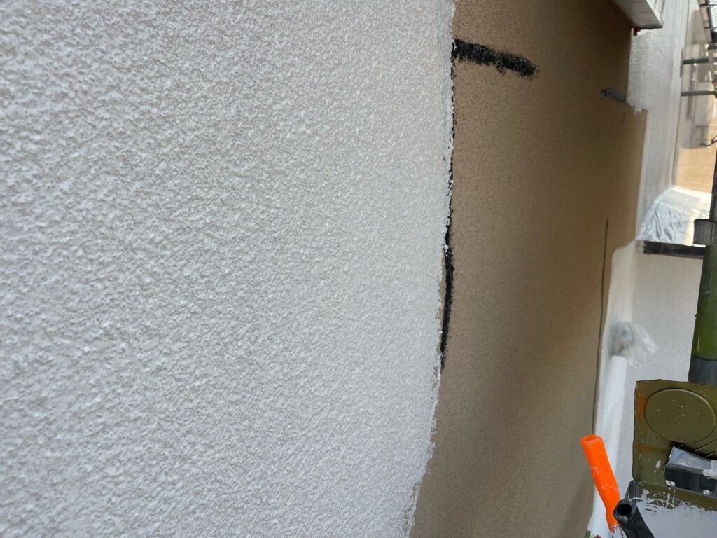 外壁　下塗り途中