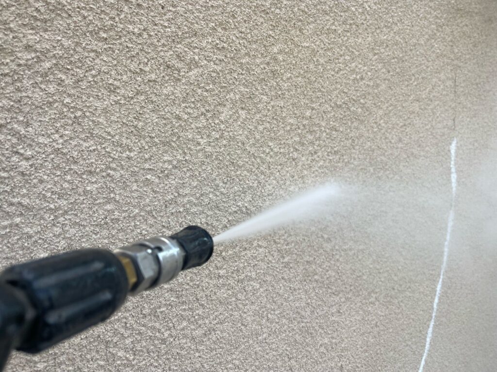 外壁　高圧洗浄手元