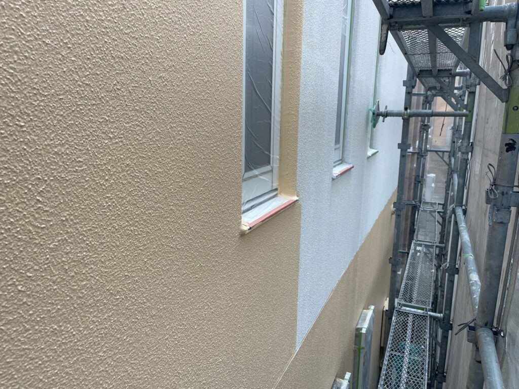 外壁 中塗り途中