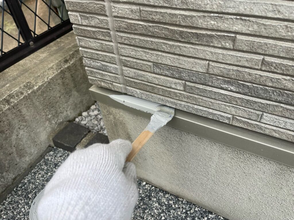 水切り 付帯部塗装 手元