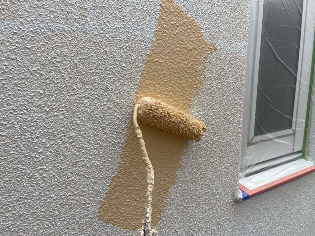 外壁 中塗り手元