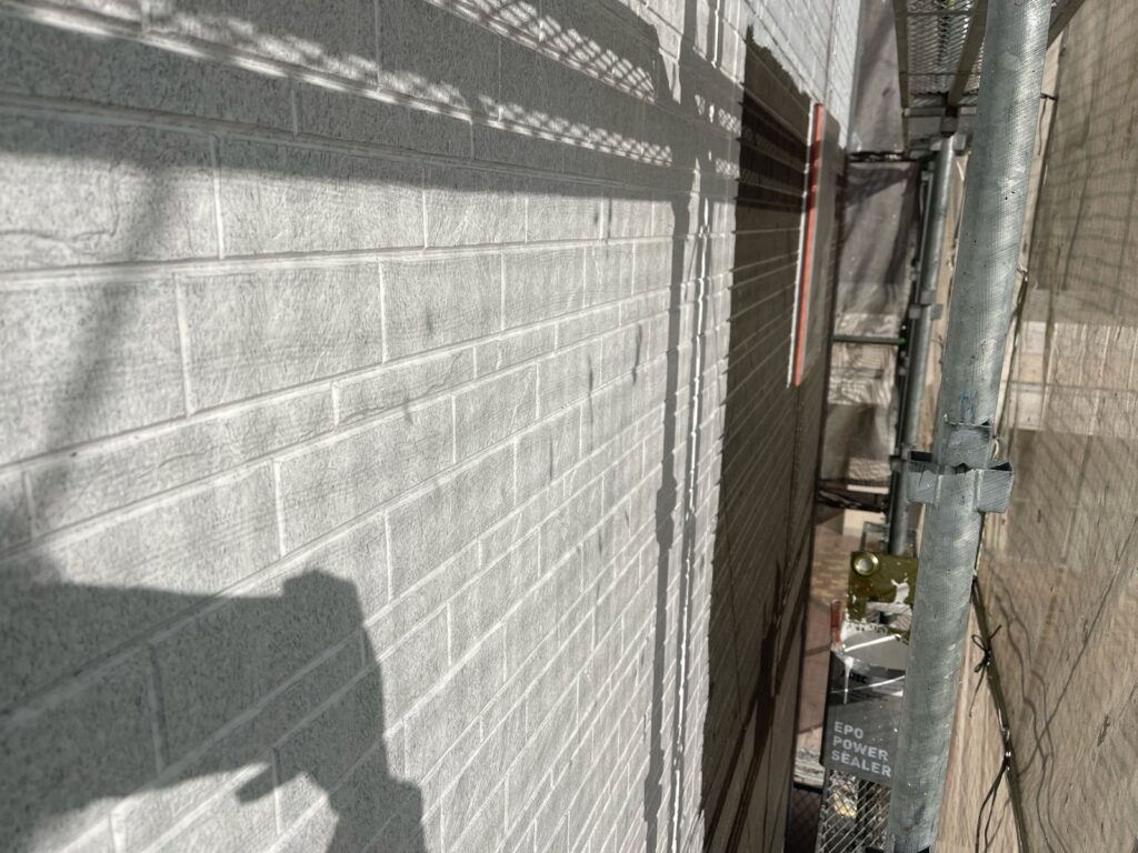 外壁 下塗り途中