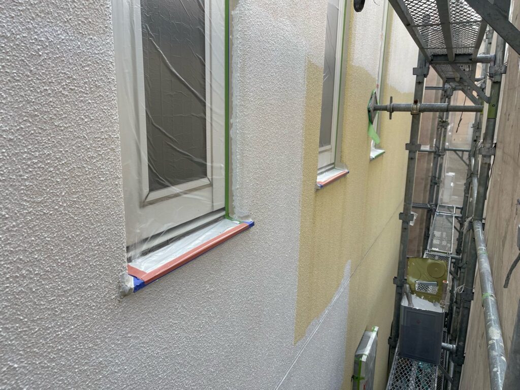 外壁 下塗り途中