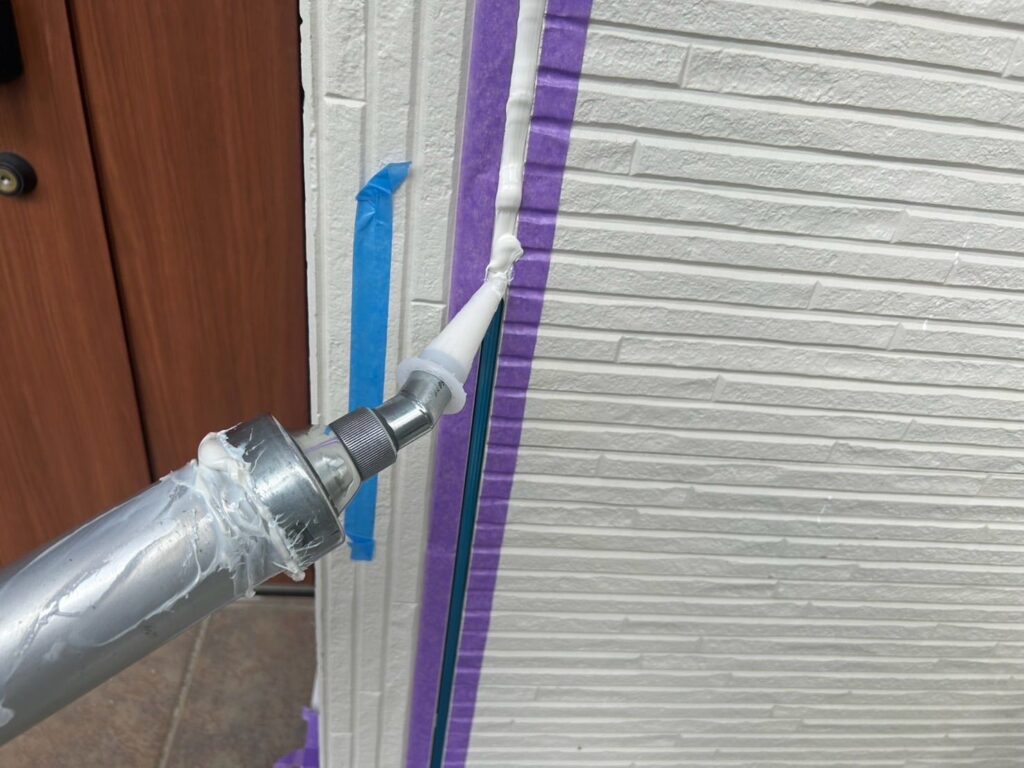 外壁 シール施工途中