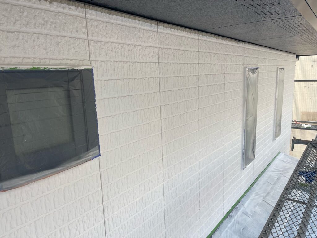 外壁 上塗り途中