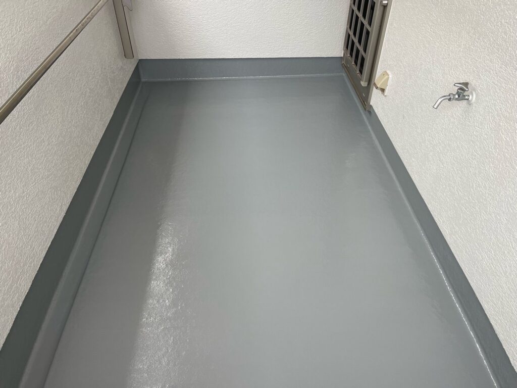 バルコニー下塗り完了