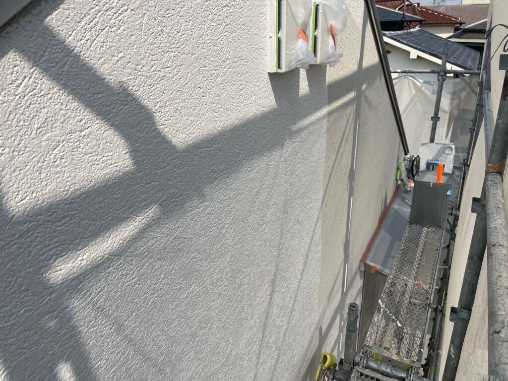 外壁 下塗り途中
