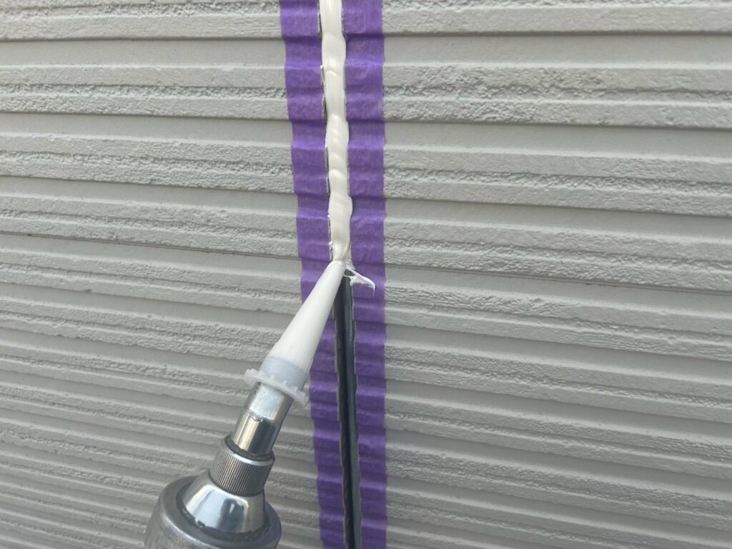 外壁 シール施工途中