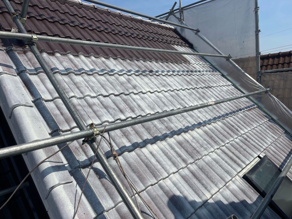 屋根 中塗り途中
