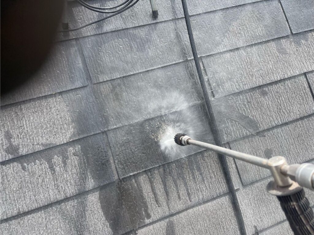 屋根 高圧洗浄手元