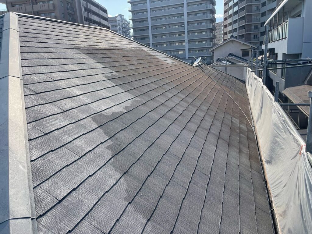 屋根 高圧洗浄途中