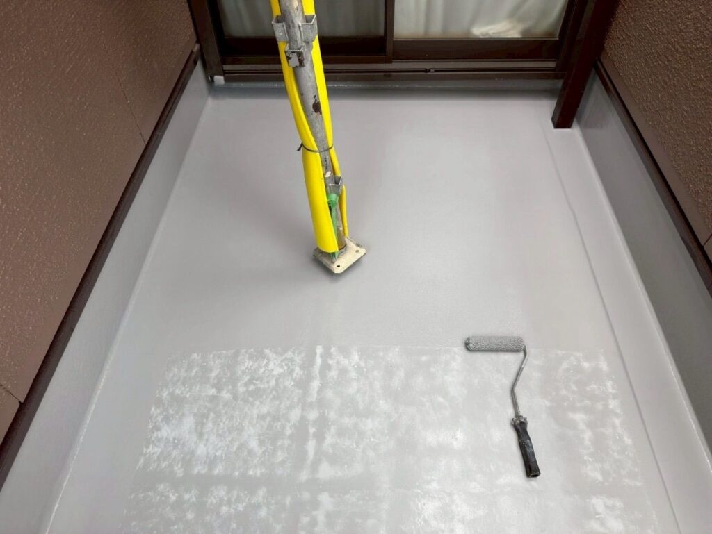 FRP防水塗料塗布 2回目トップコート