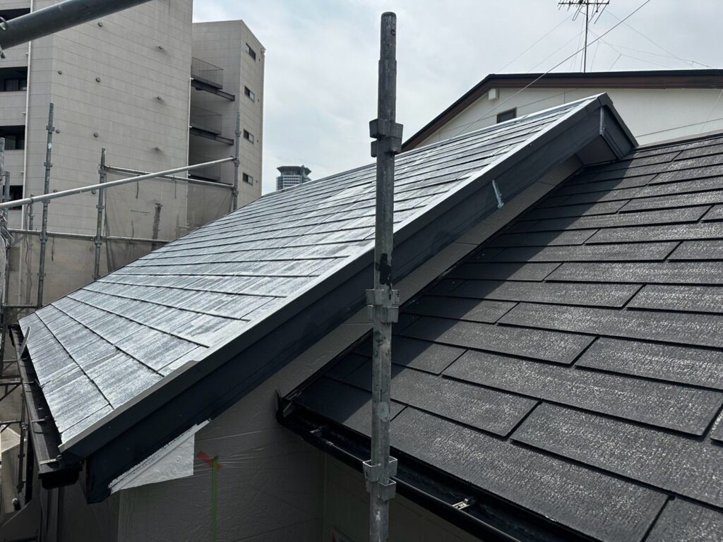 屋根 下塗り途中