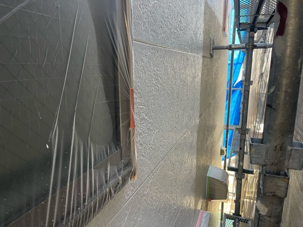 外壁 下塗り途中