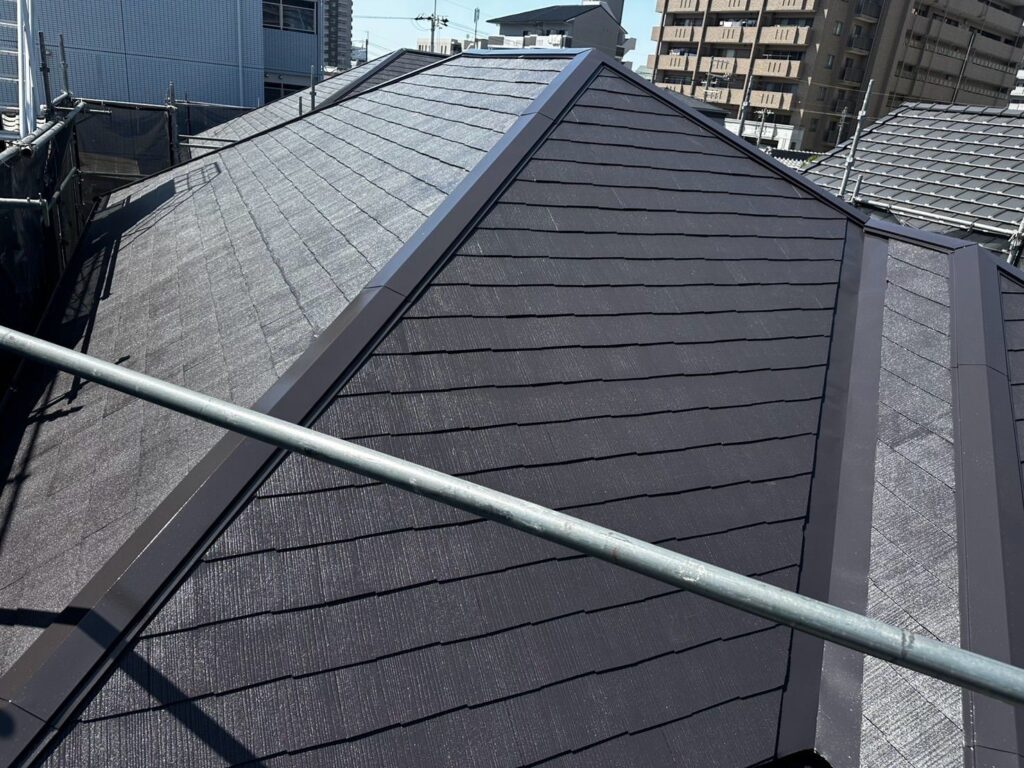 屋根 上塗り途中