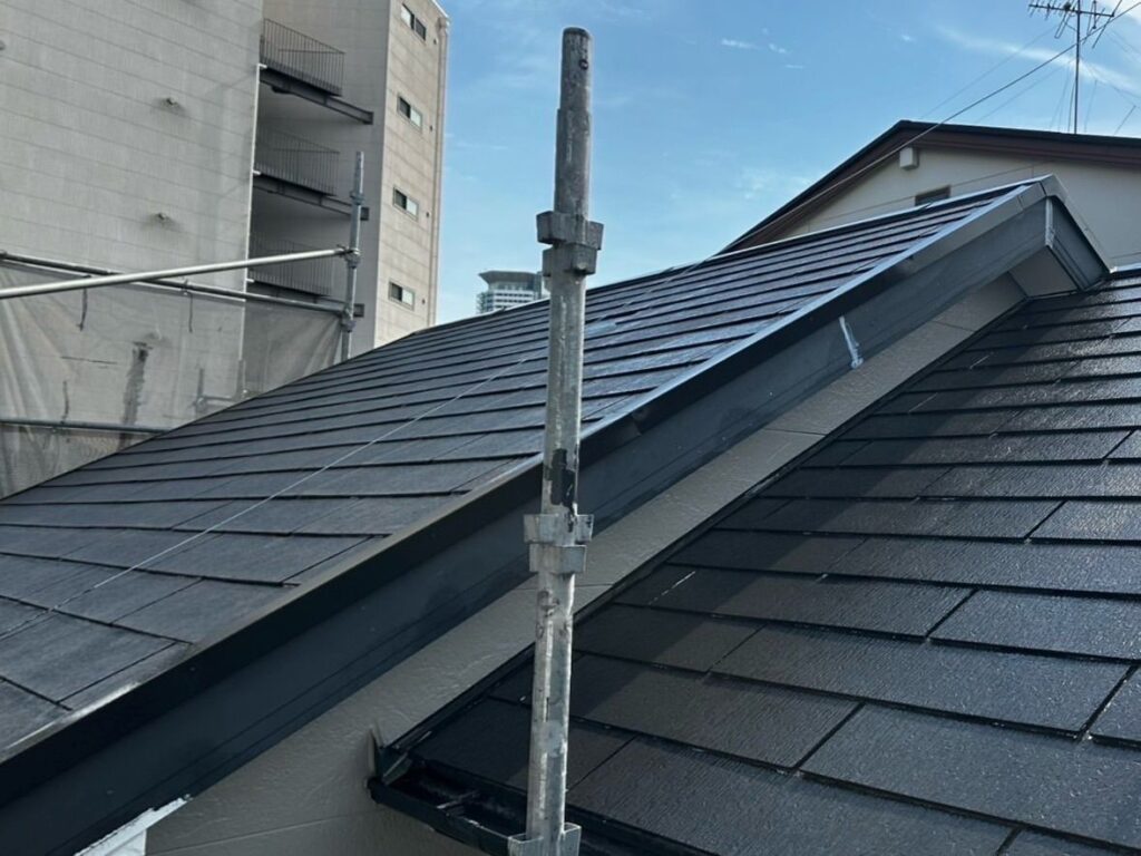 屋根 上塗り途中