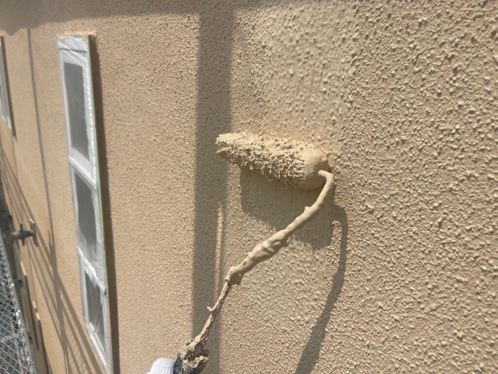 外壁 上塗り手元
