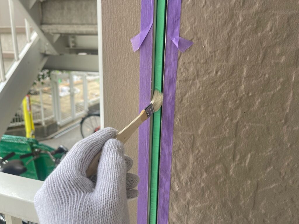 外壁 シールプライマー塗布手元