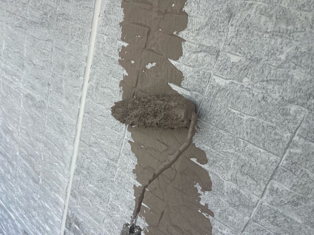 外壁 中塗り手元