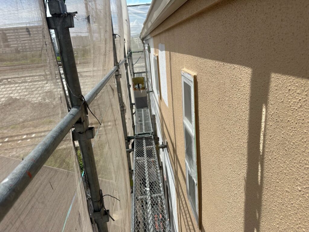 外壁 中塗り途中