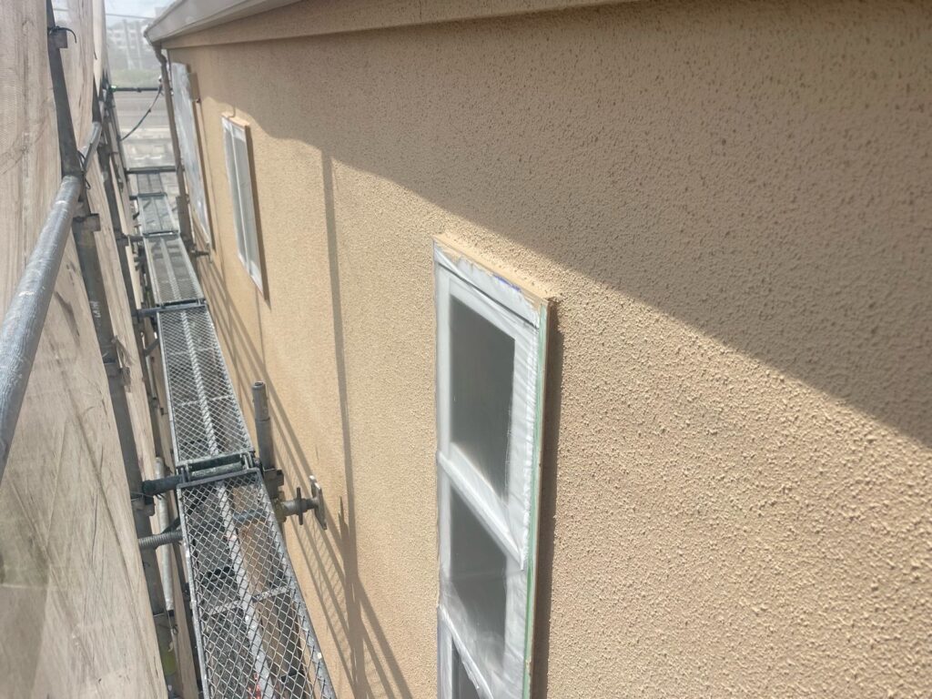 外壁 上塗り途中
