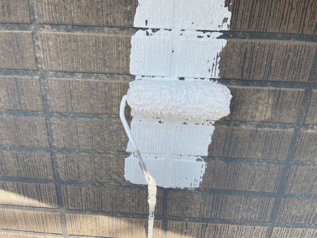 外壁　下塗り手元