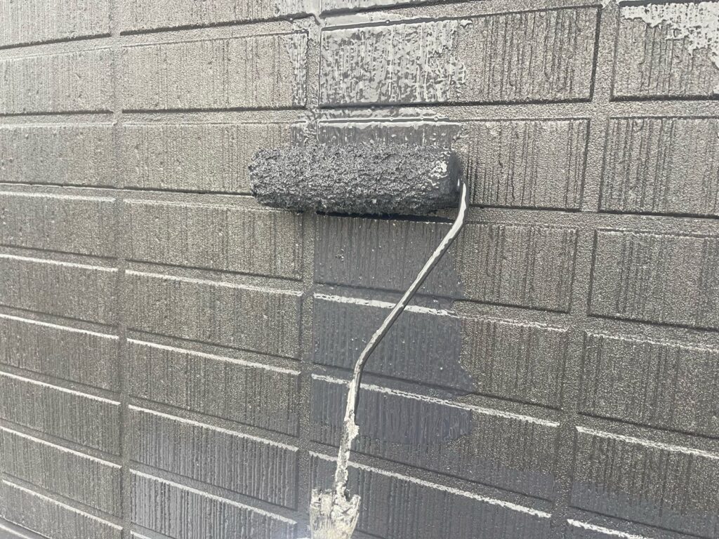 外壁　上塗り手元