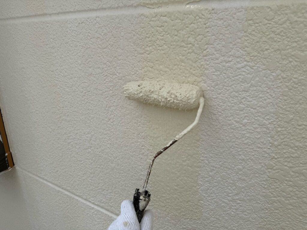 外壁　中塗り手元