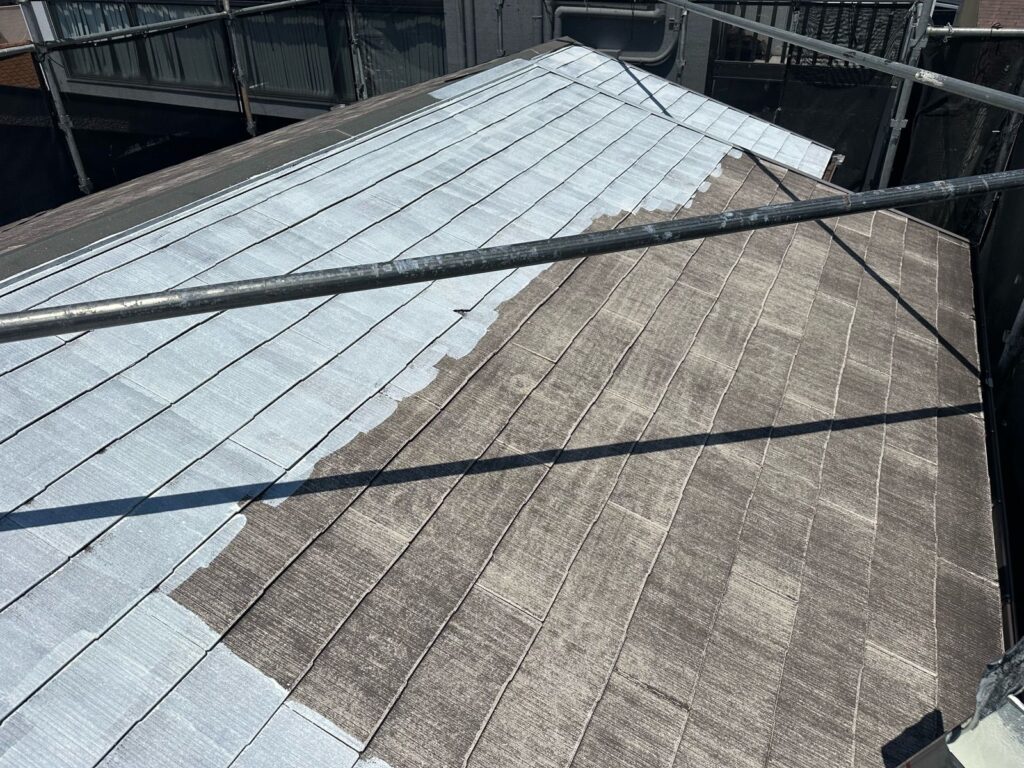 屋根　下塗り途中