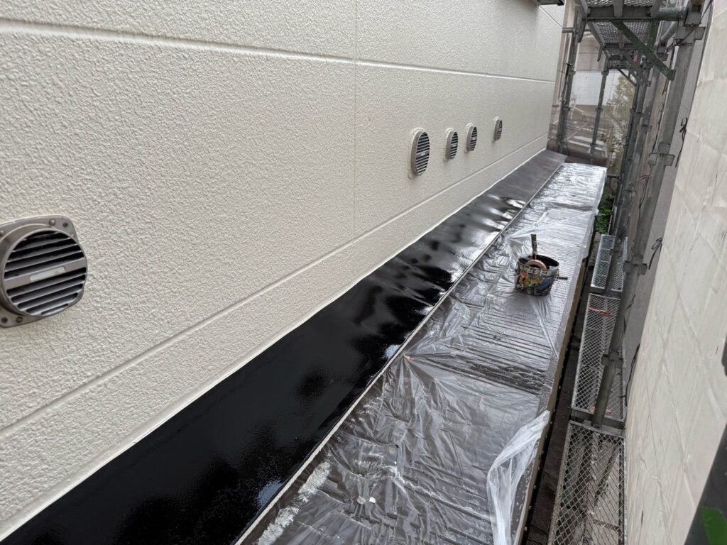 庇　付帯部　塗装途中