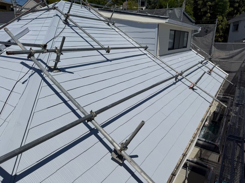 屋根　中塗り完了