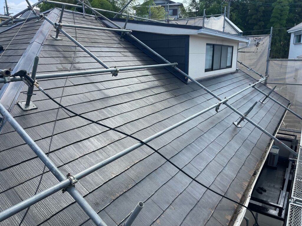 屋根 高圧洗浄途中