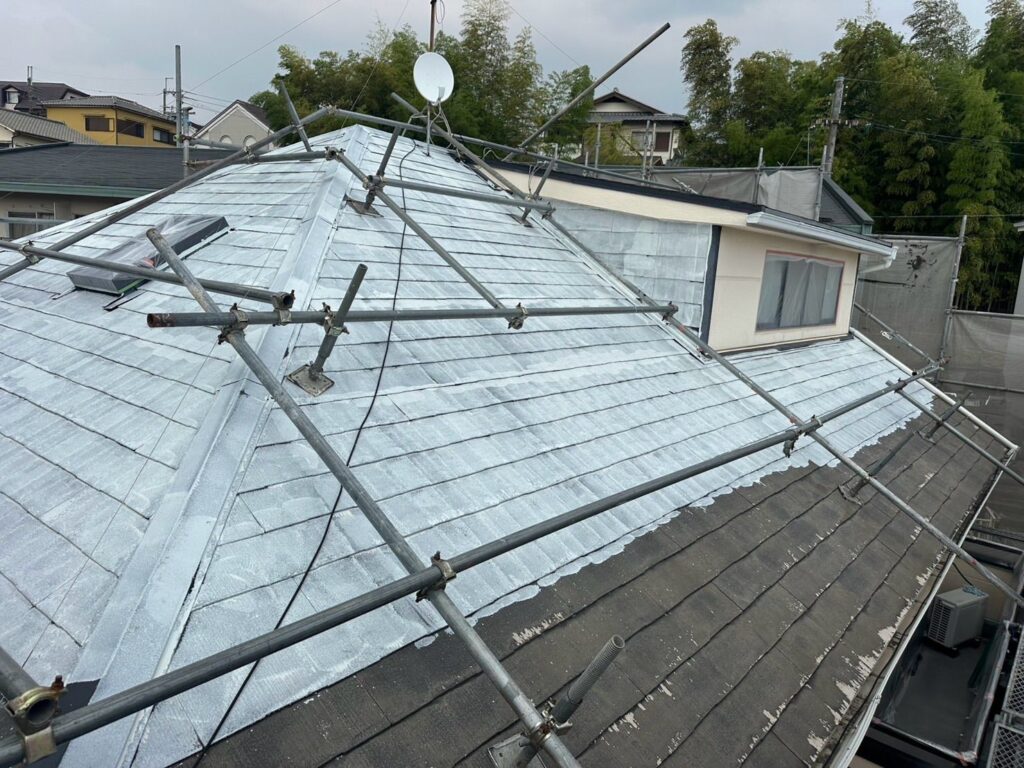 屋根　下塗り途中