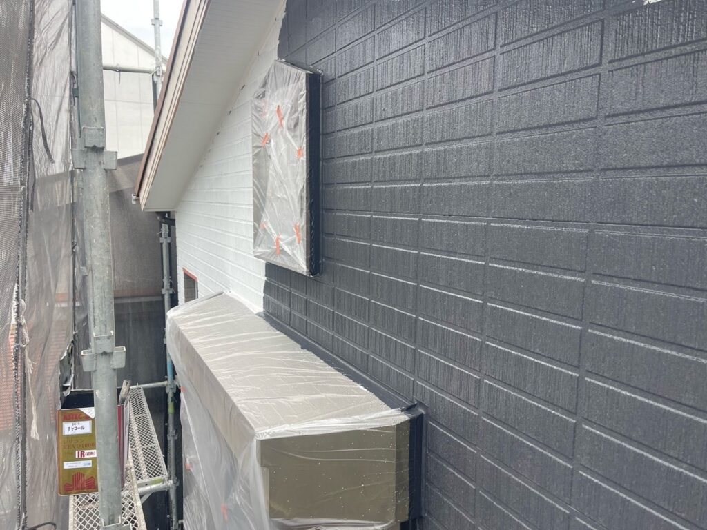 外壁　中塗り途中